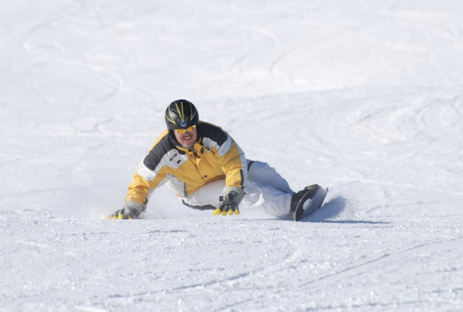 Snowboarder on heelside edge